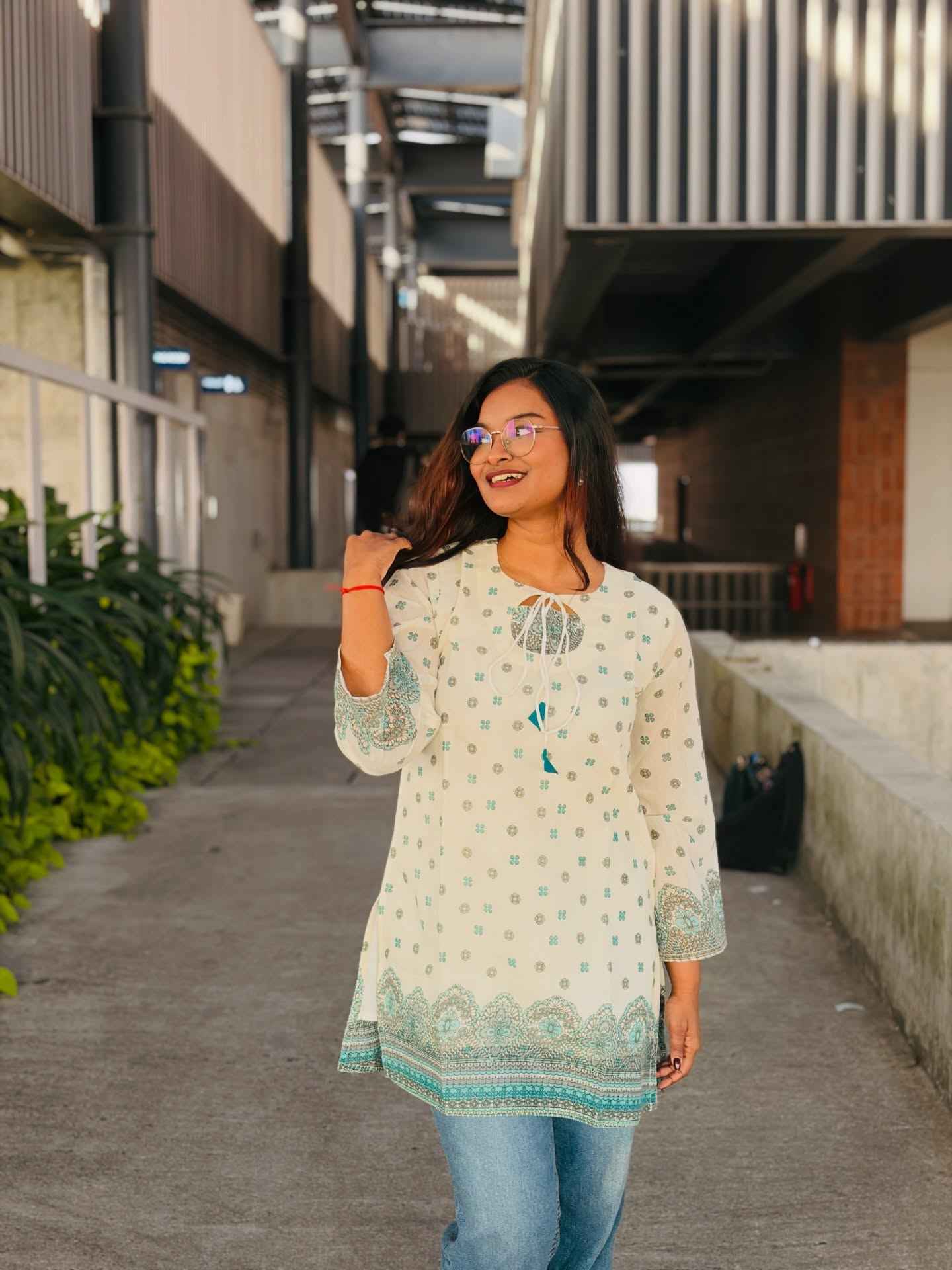 Tiya Kurti